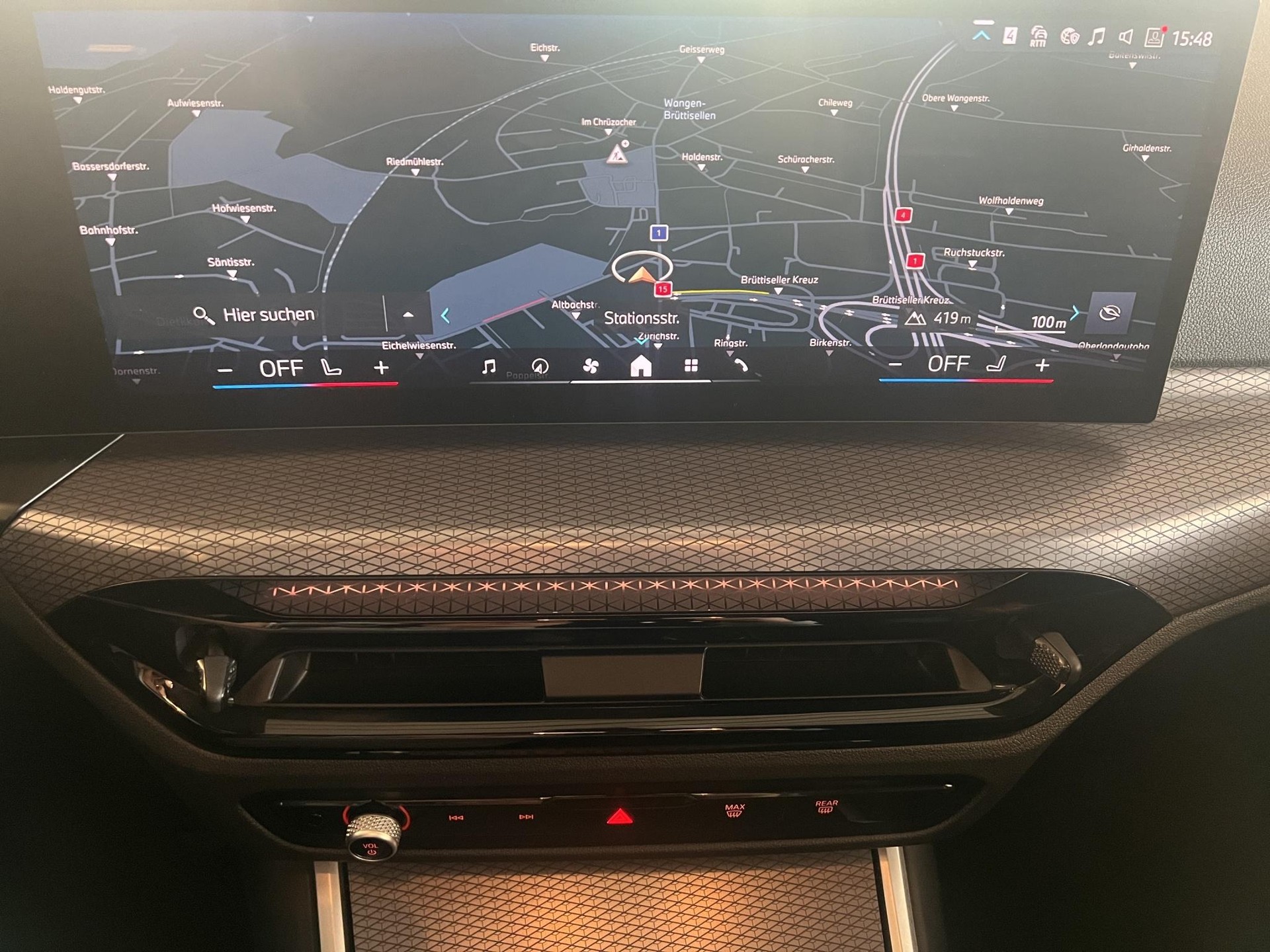 BMW 330i xDrive M Sport Touring-image-15