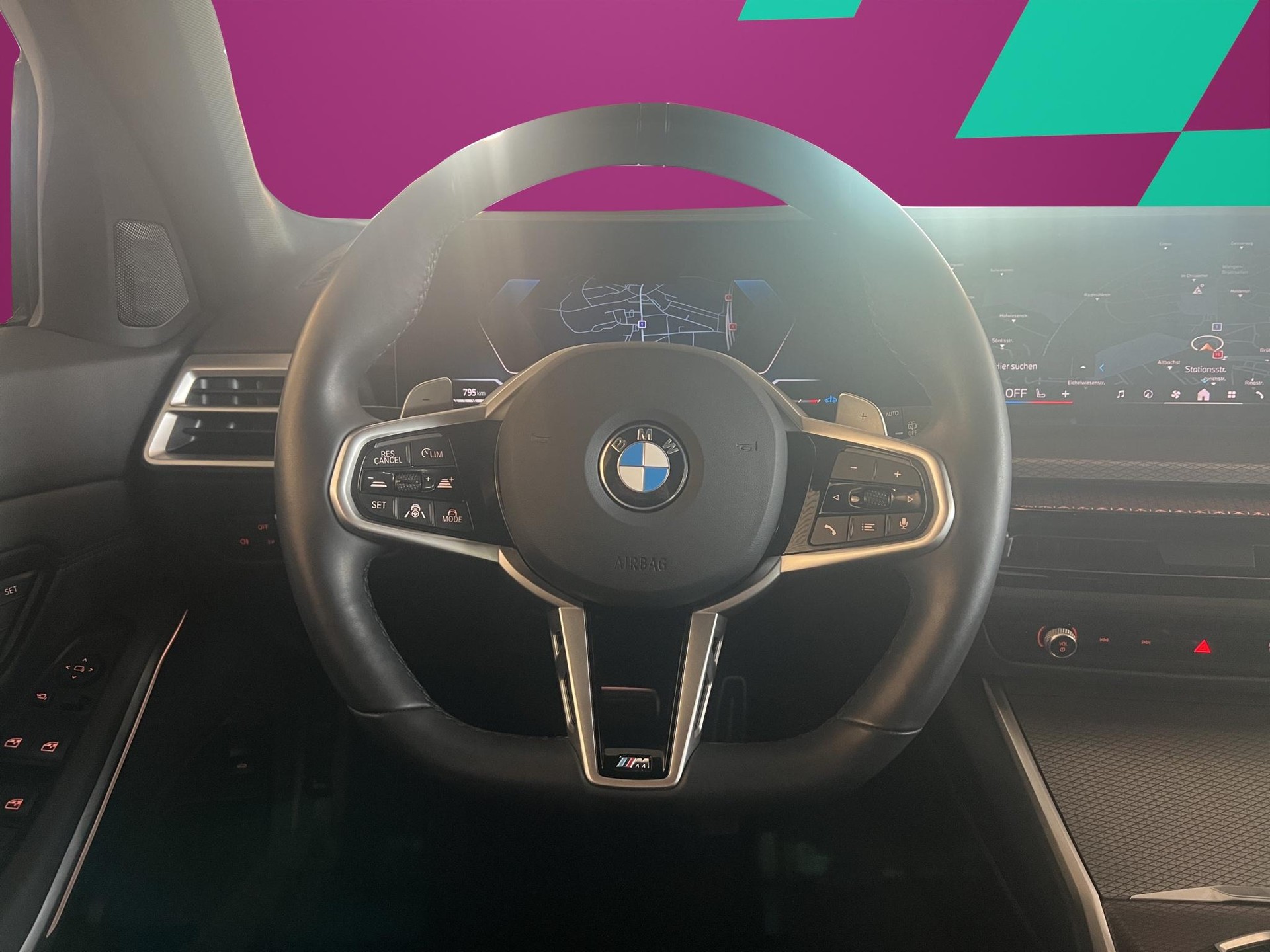 BMW 330i xDrive M Sport Touring-image-13