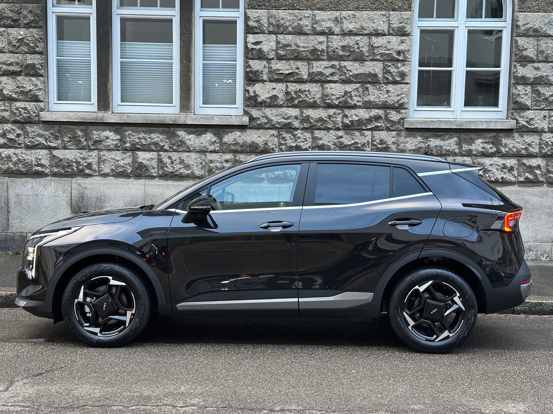 KIA Sportage 1.6T-GDi HEV Power Edition 4x4 A-image-6