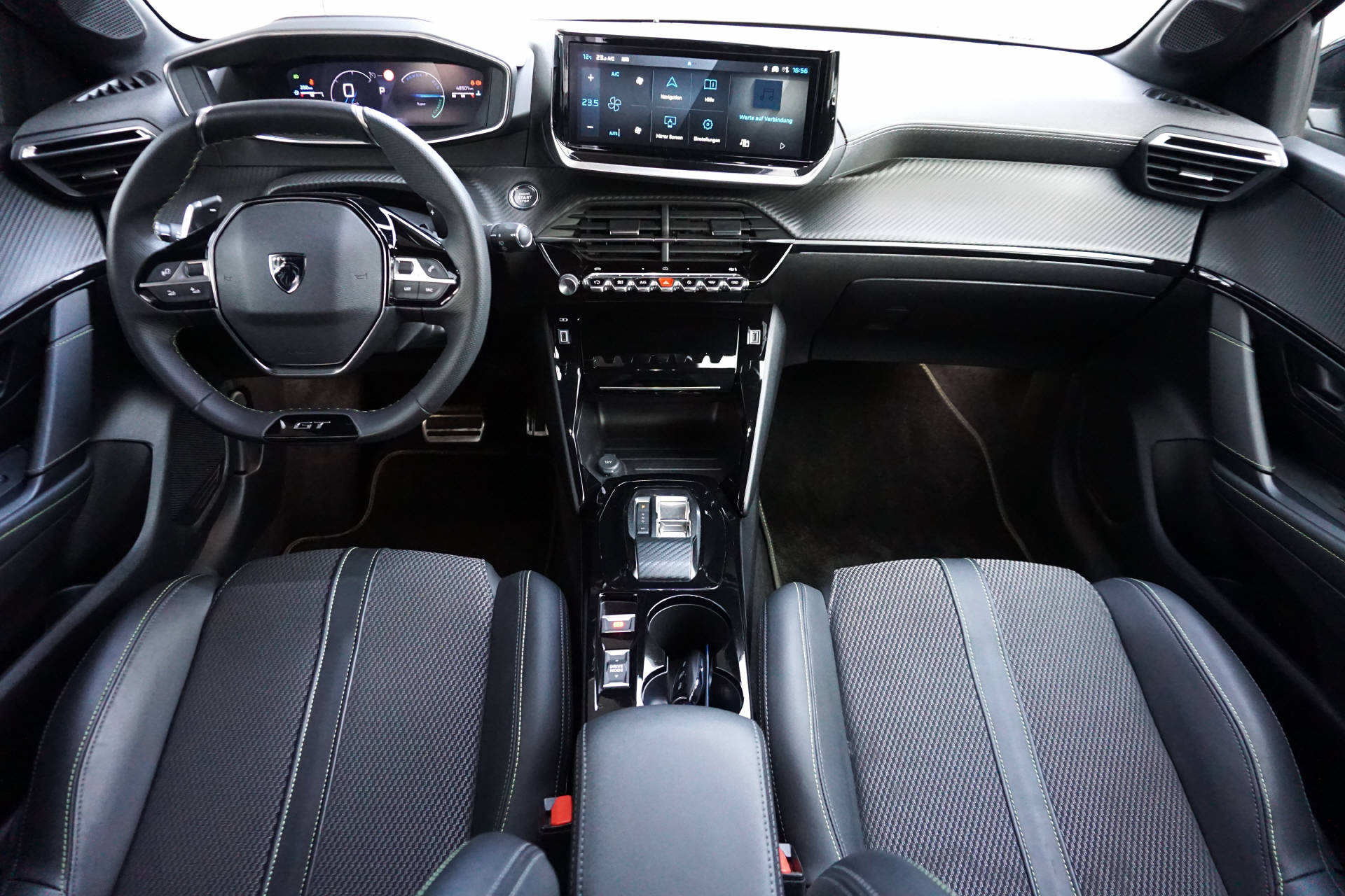 PEUGEOT 208 1.2 Hybrid 145 GT-showroom-element-3