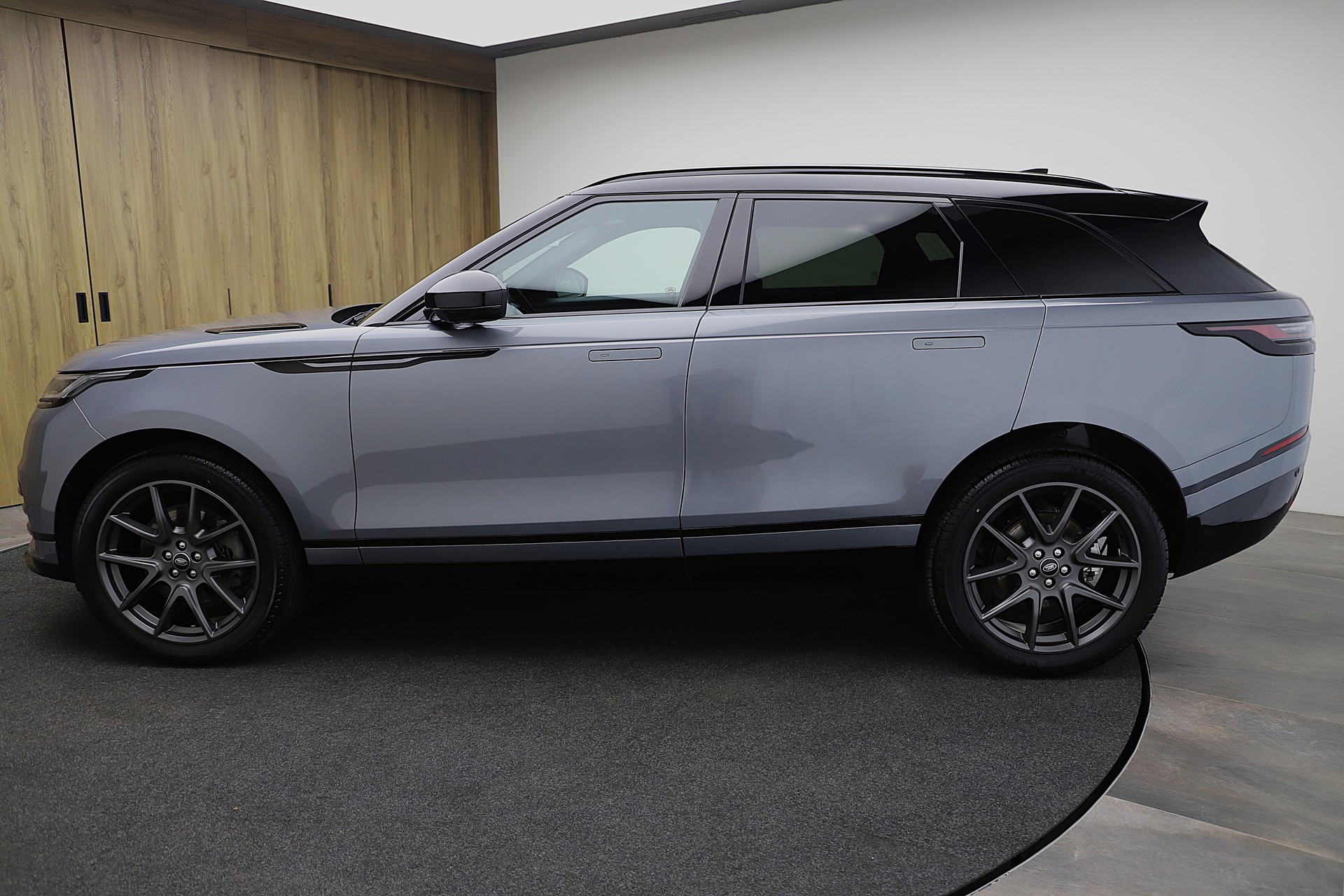 LAND ROVER Range Rover Velar Dynamic SE D 300 I6 MHEV Automatic-image-2