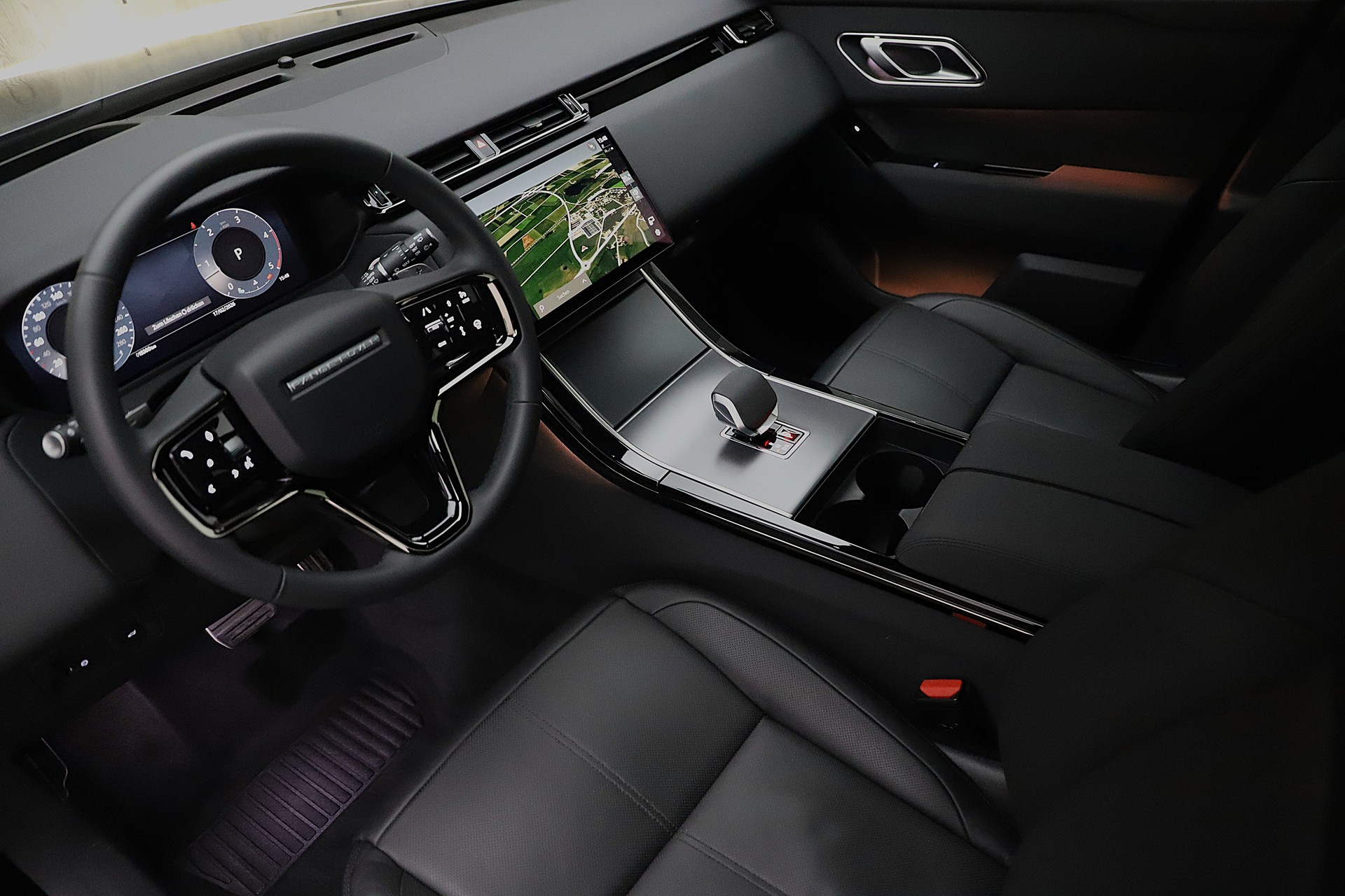 LAND ROVER Range Rover Velar Dynamic SE D 300 I6 MHEV Automatic-image-4