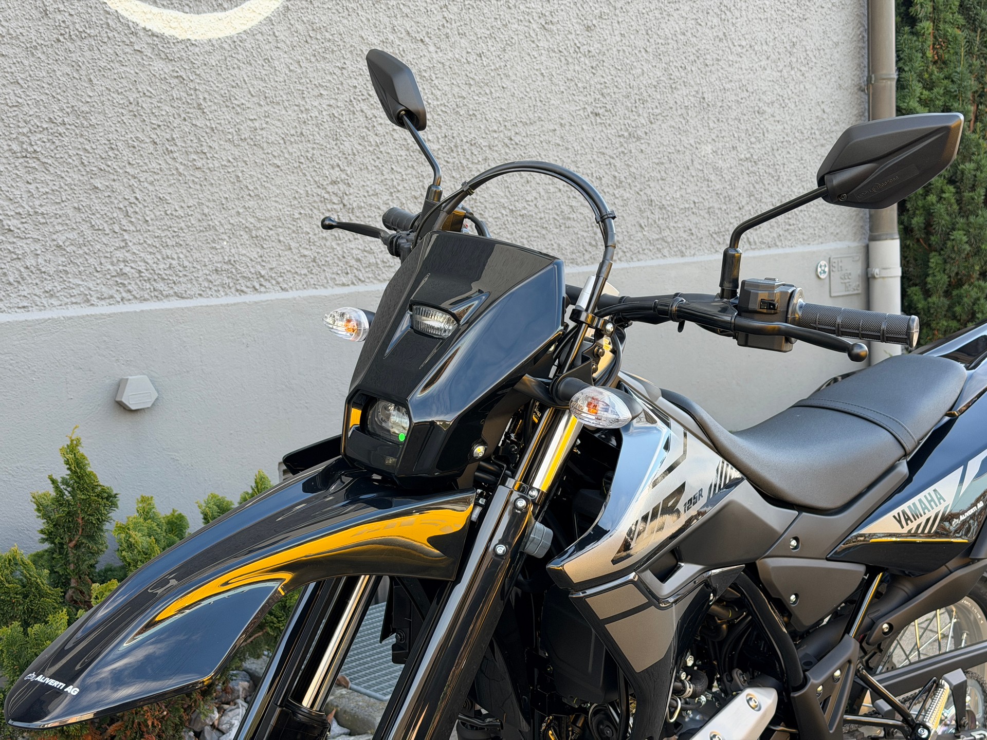 YAMAHA WR 125 R 2026-showroom-element-1