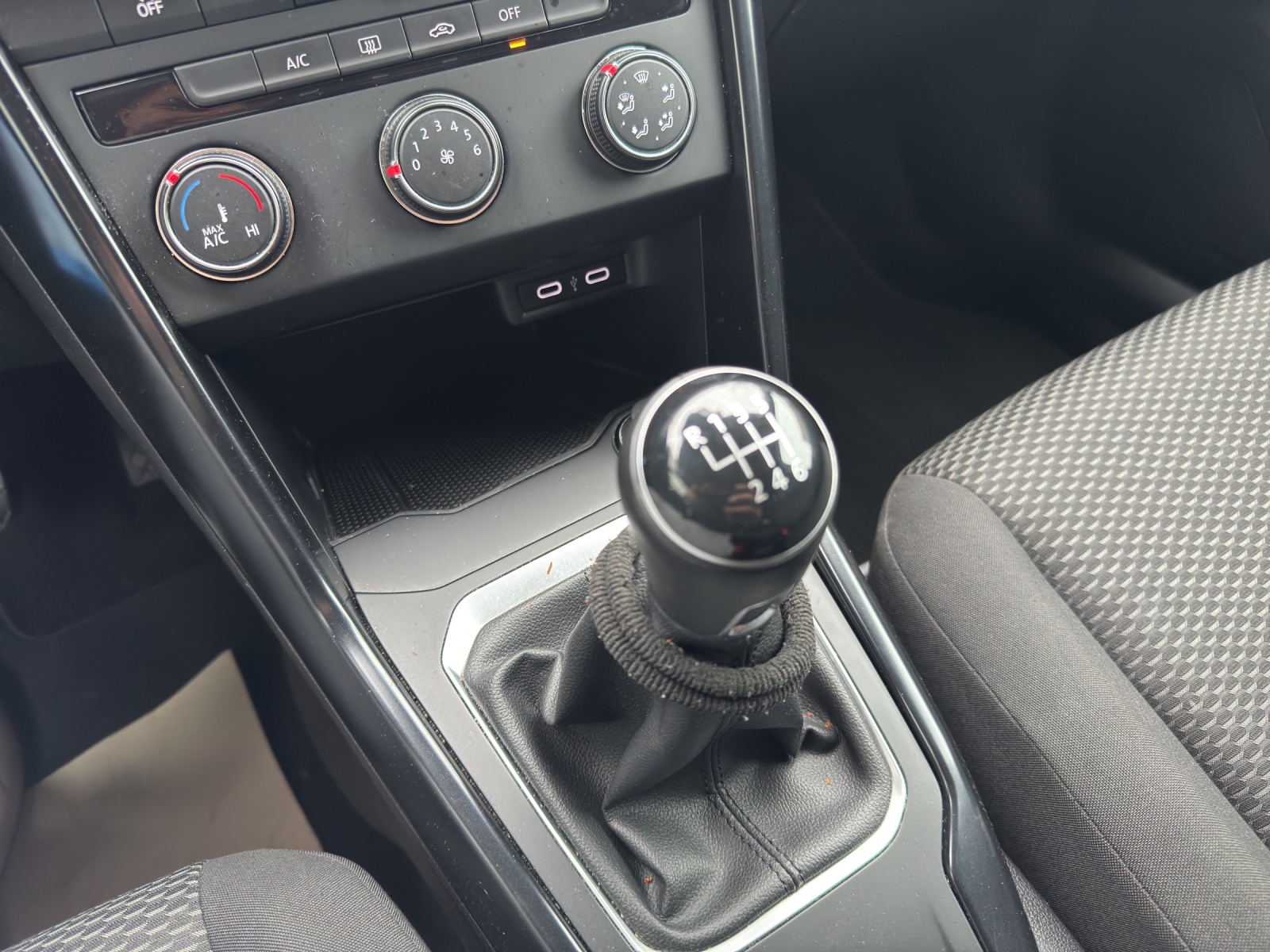 VW T-Roc 1.0 TSI Value-image-22