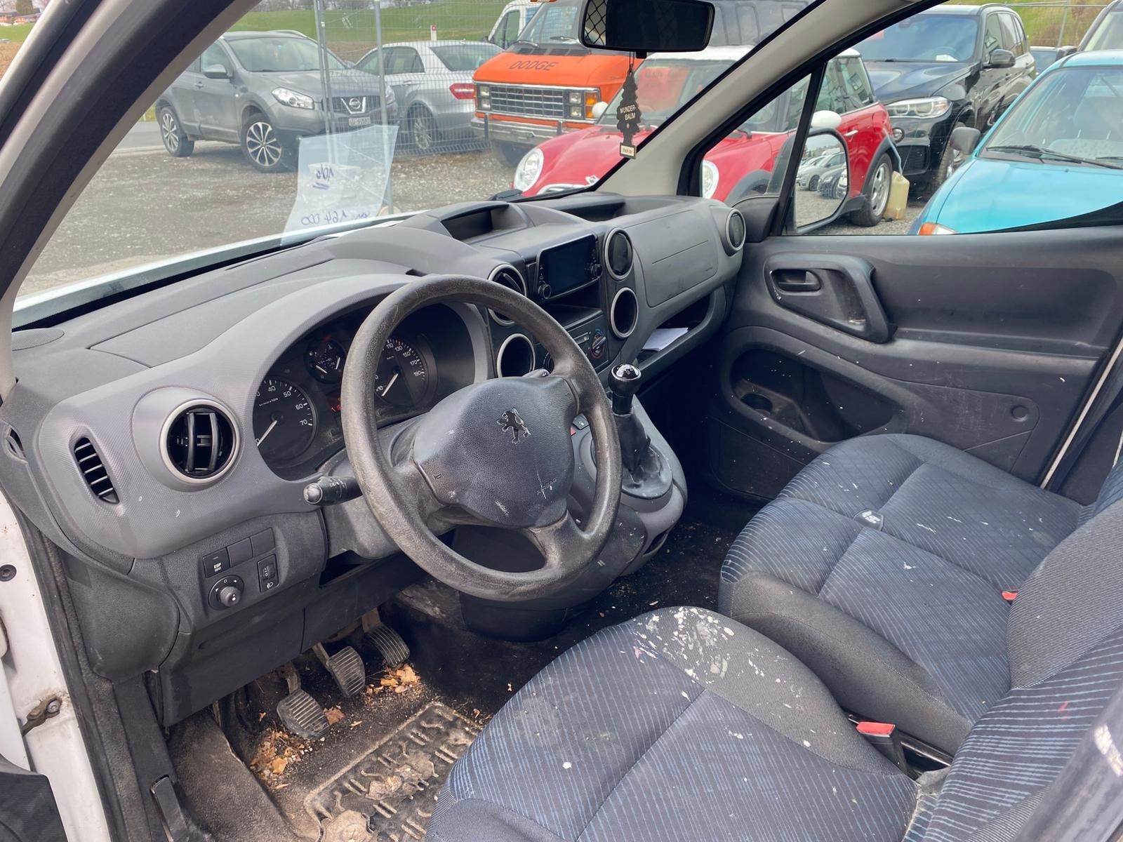 PEUGEOT Partner 1.6 HDI Urban-image-9