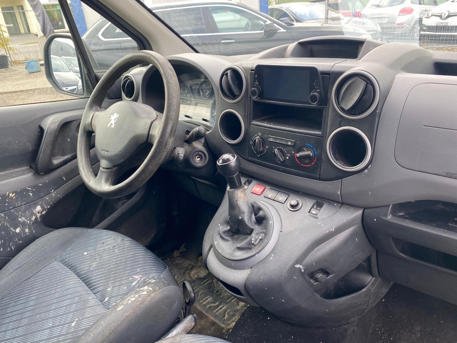PEUGEOT Partner 1.6 HDI Urban-image-11