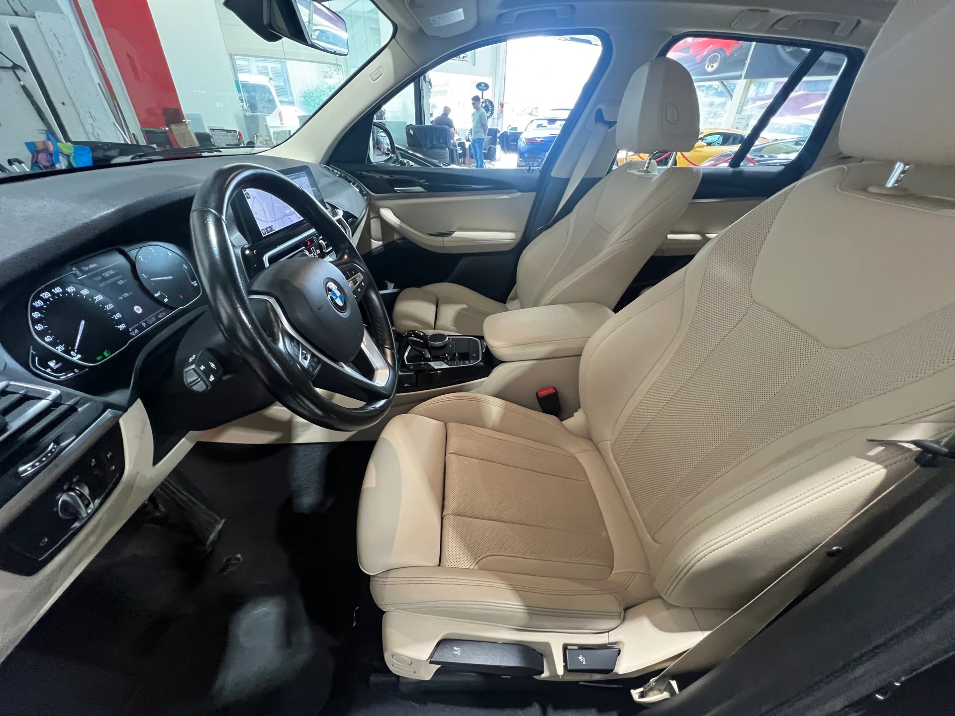 BMW X3 20d xDrive CH FAHRZEUG-image-8