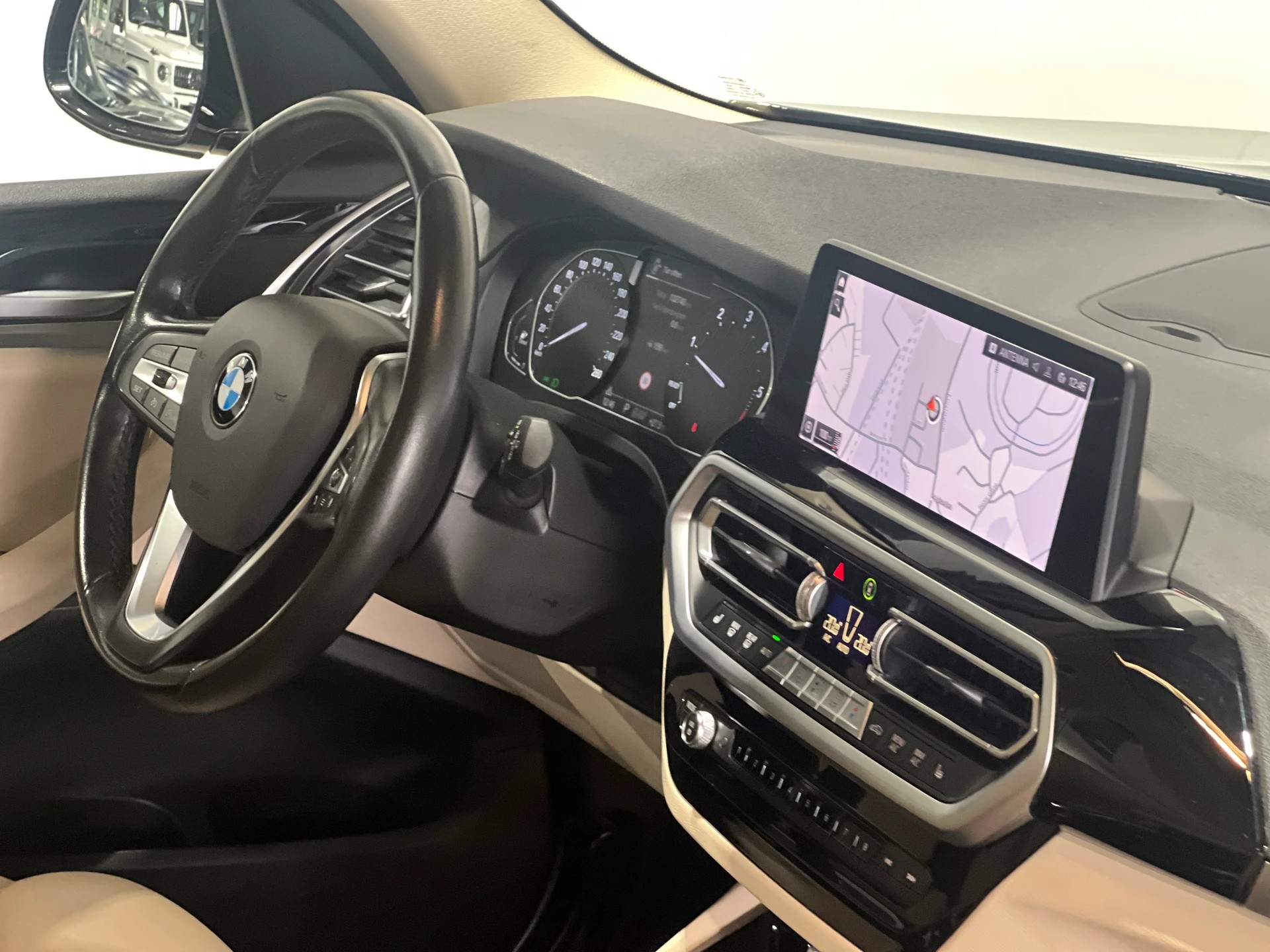BMW X3 20d xDrive CH FAHRZEUG-image-17