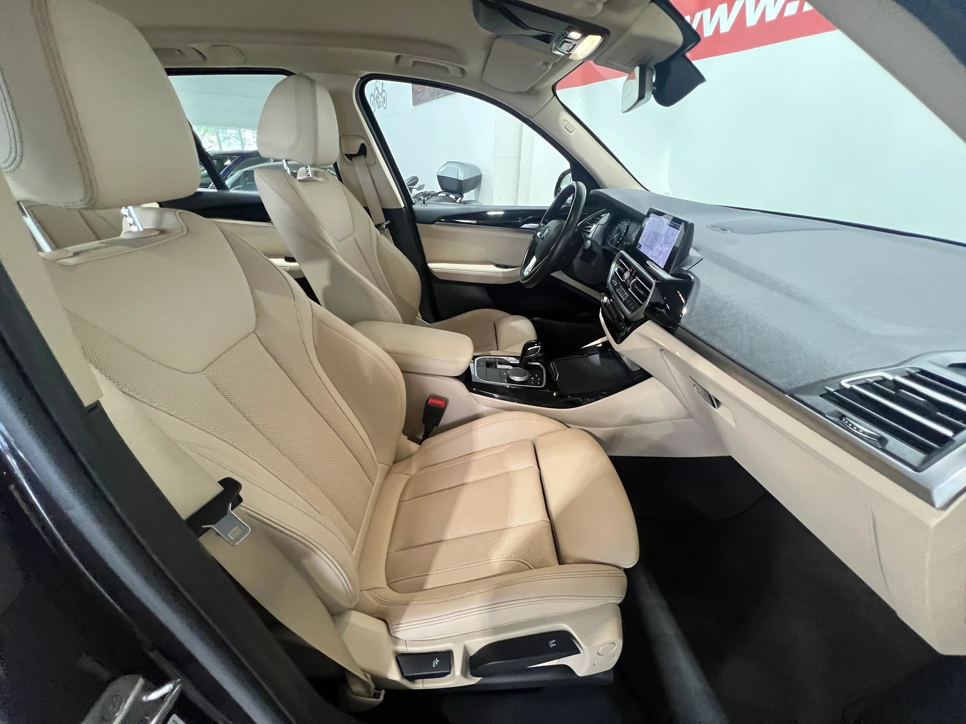 BMW X3 20d xDrive CH FAHRZEUG-image-11