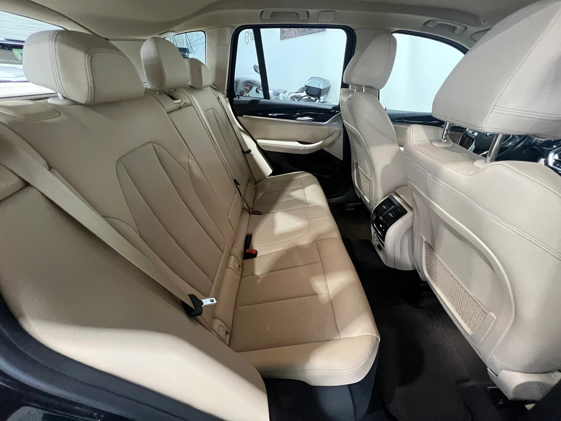 BMW X3 20d xDrive CH FAHRZEUG-image-10
