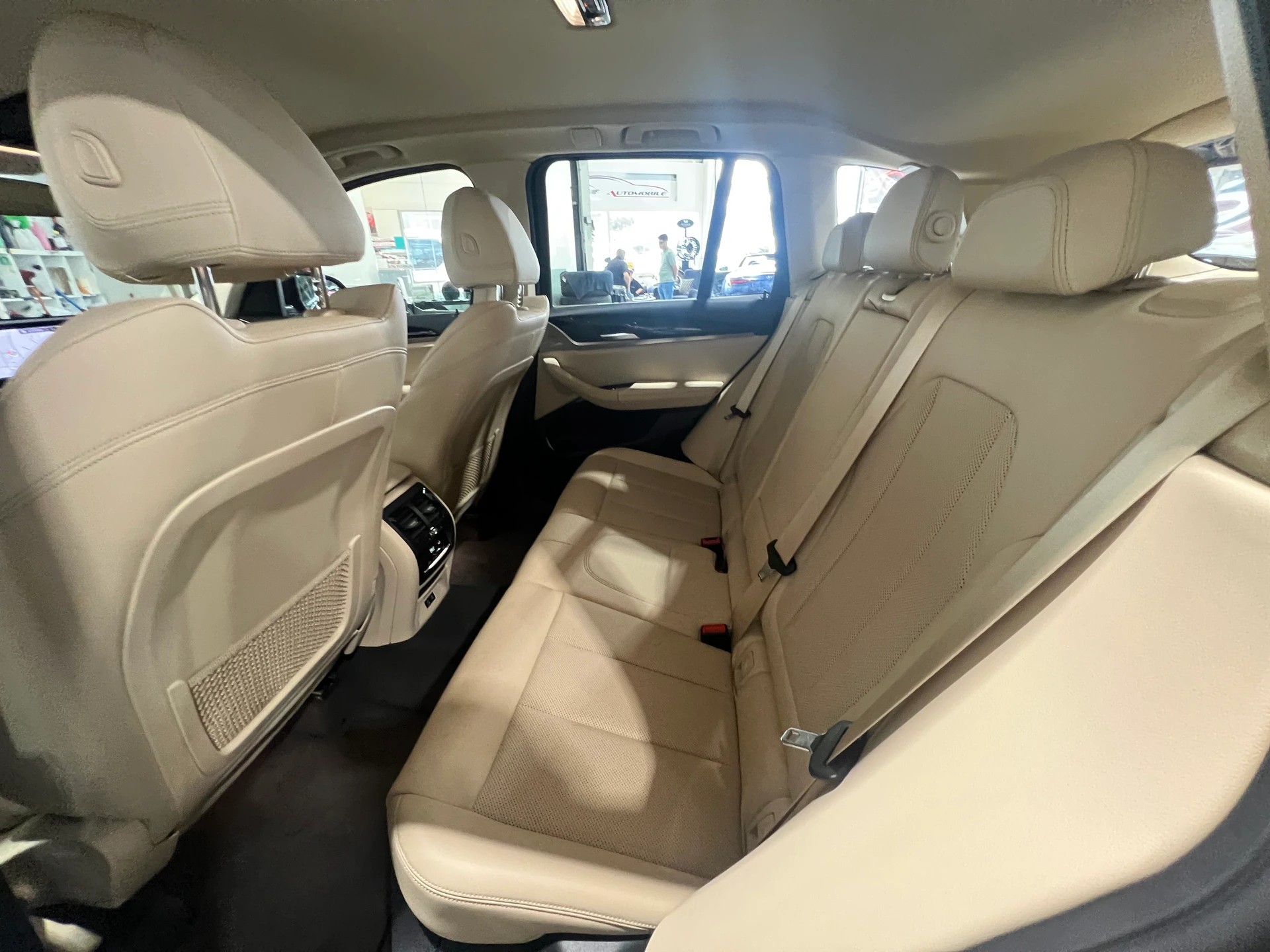 BMW X3 20d xDrive CH FAHRZEUG-image-9
