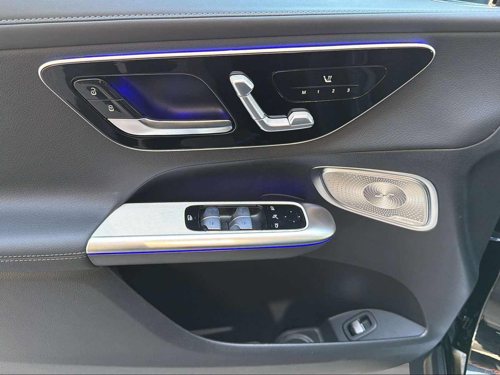 MERCEDES-BENZ GLC 300 d 4Matic-image-11