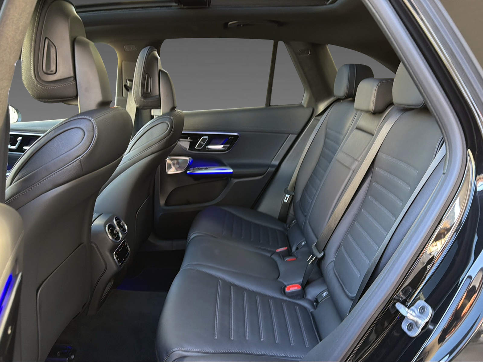 MERCEDES-BENZ GLC 300 d 4Matic-image-15