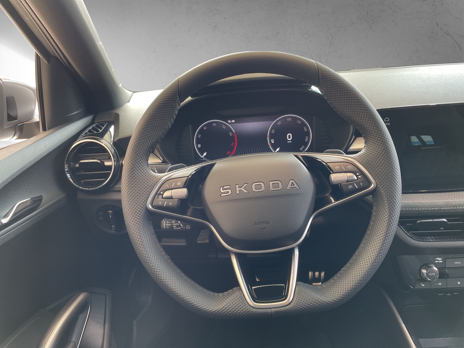SKODA Fabia 1.0 TSI Dynamic DSG-image-9