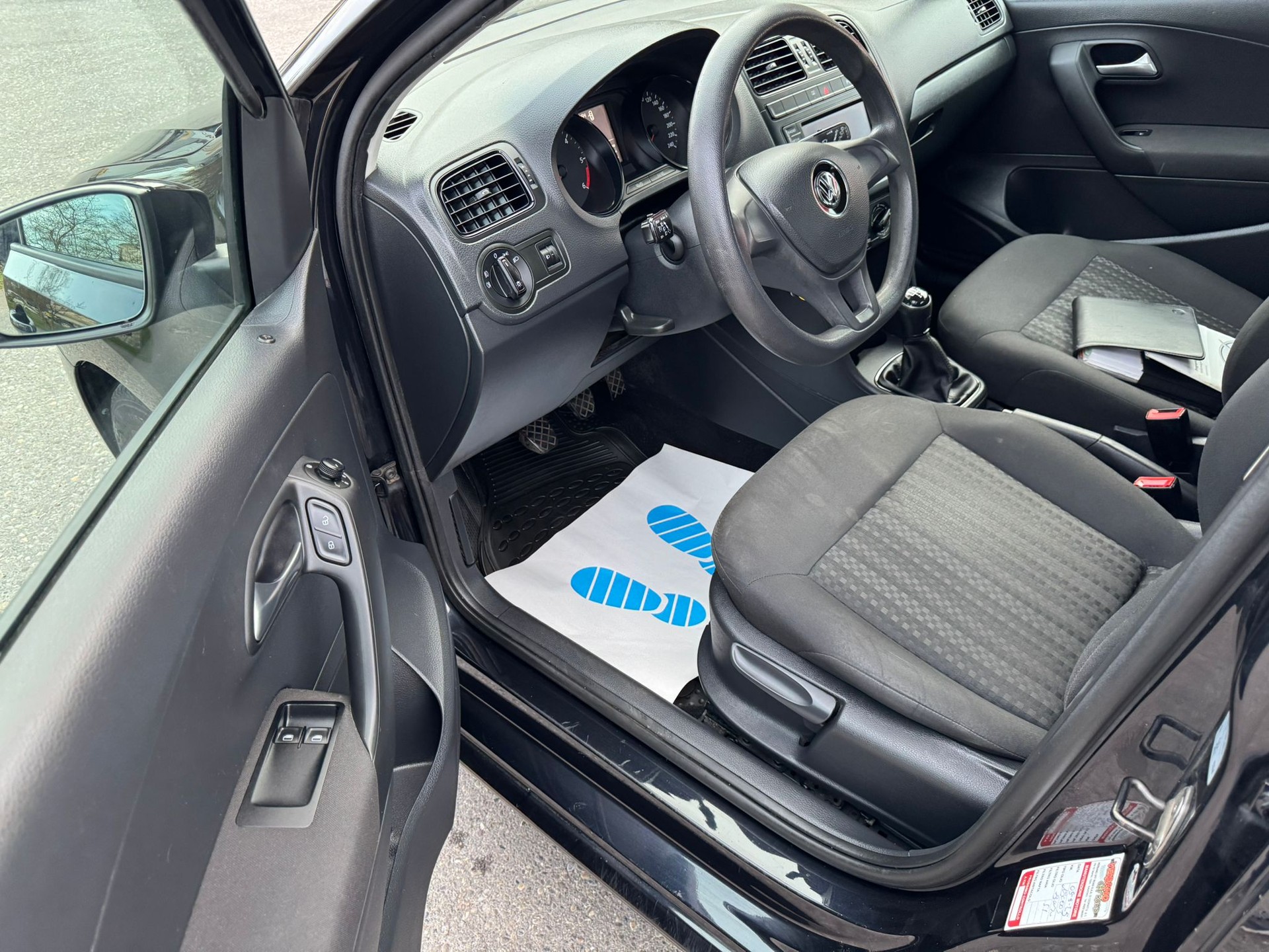 VW Polo 1.4 TDI BMT Lounge-image-12
