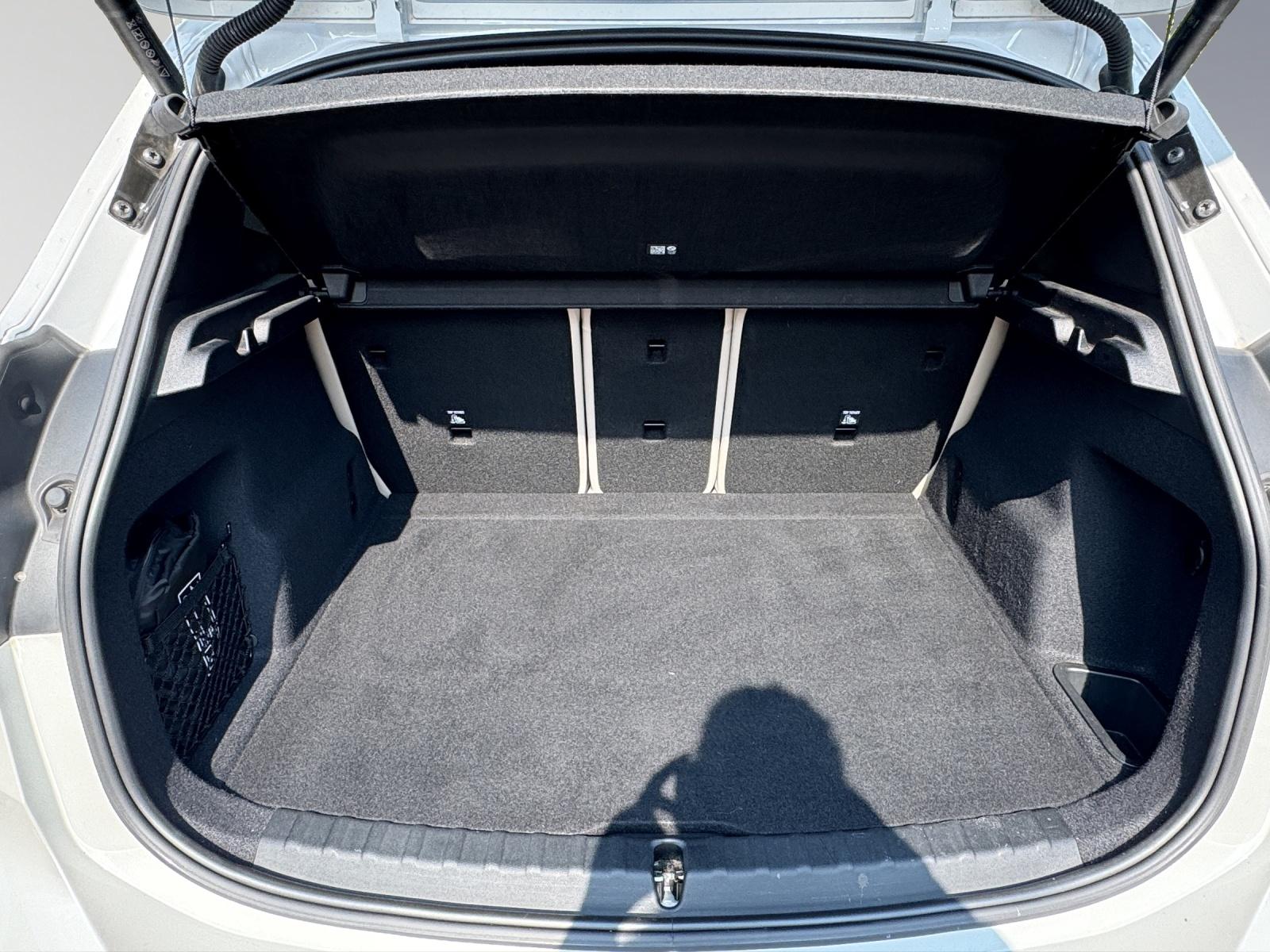 BMW 218i Active Tourer-image-9