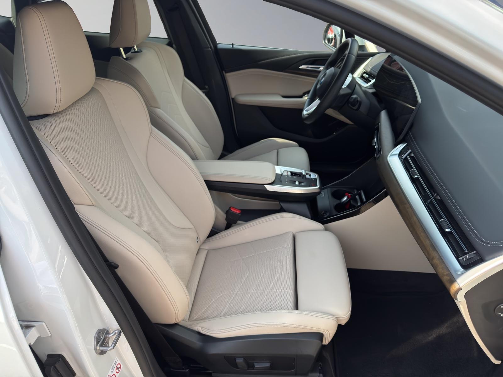 BMW 218i Active Tourer-image-14