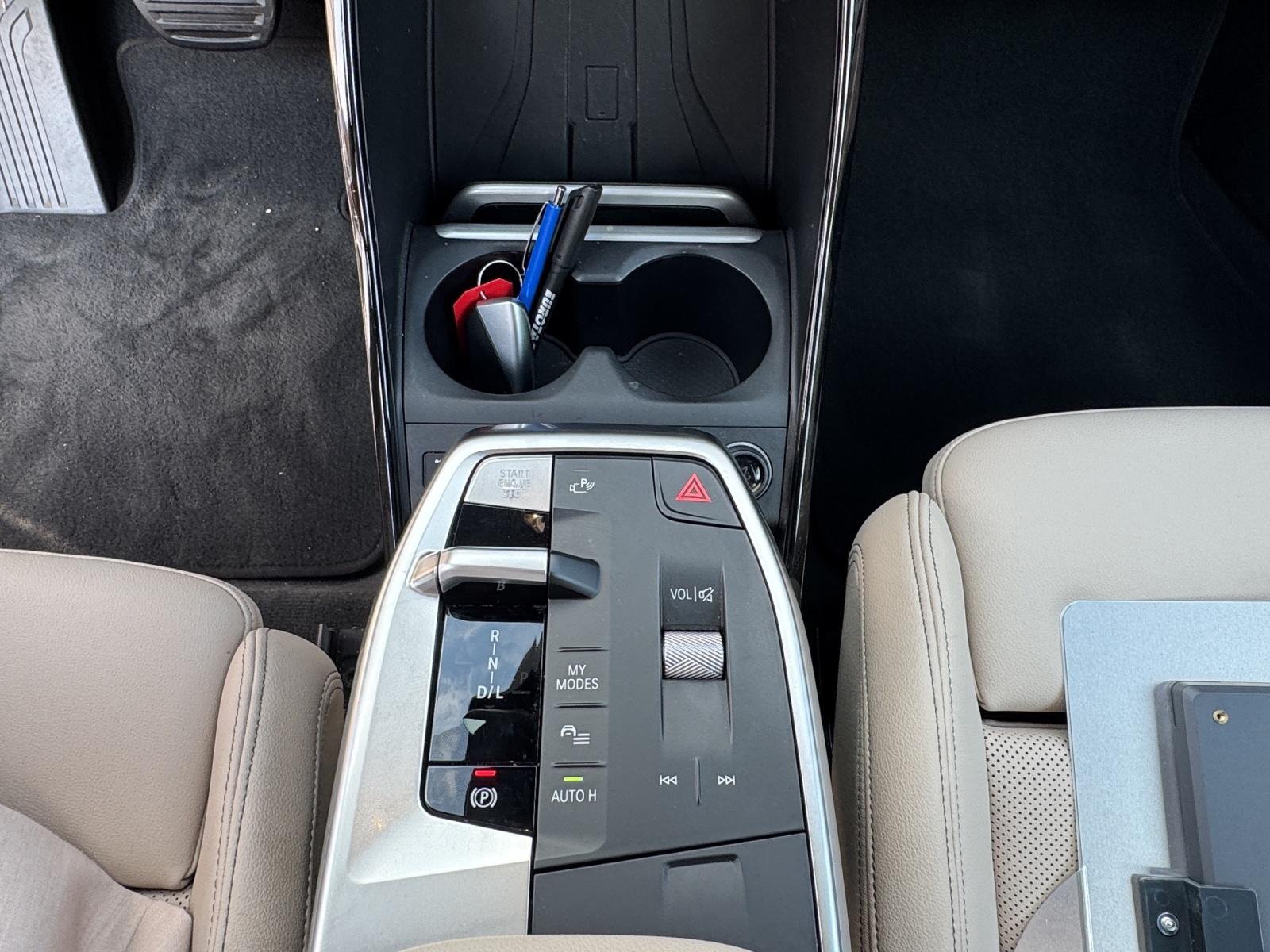 BMW 218i Active Tourer-image-21