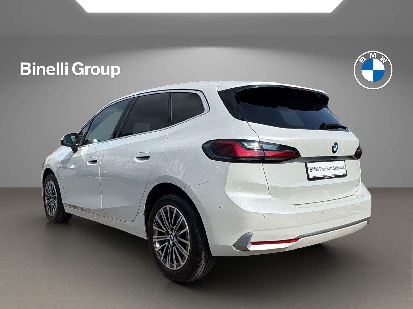 BMW 218i Active Tourer-image-2