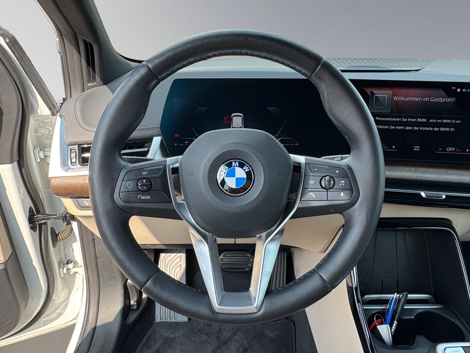BMW 218i Active Tourer-image-15