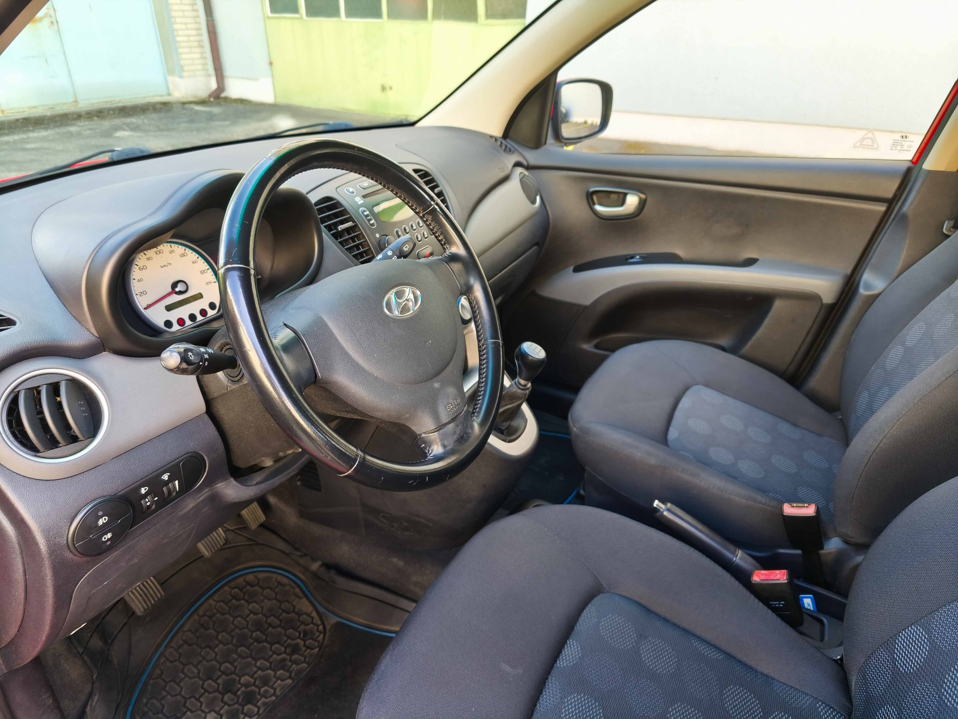 HYUNDAI i10 1.1 Style-image-7