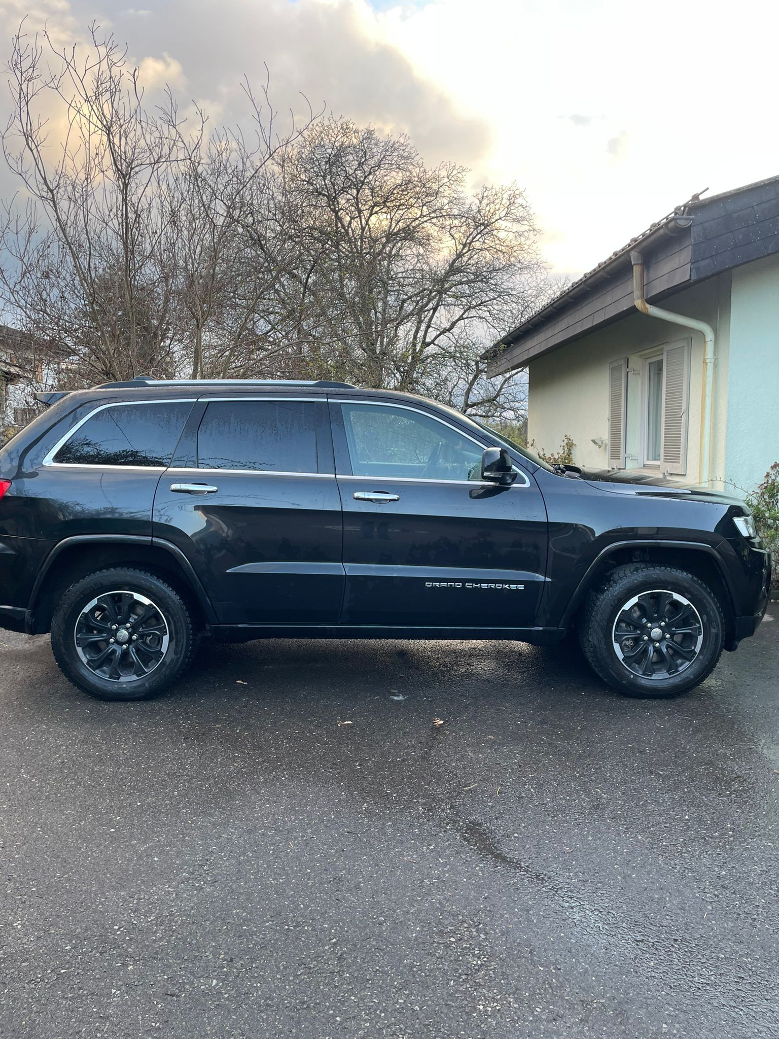 JEEP Grand Cherokee 3.0 CRD Overland Automatic-image-4