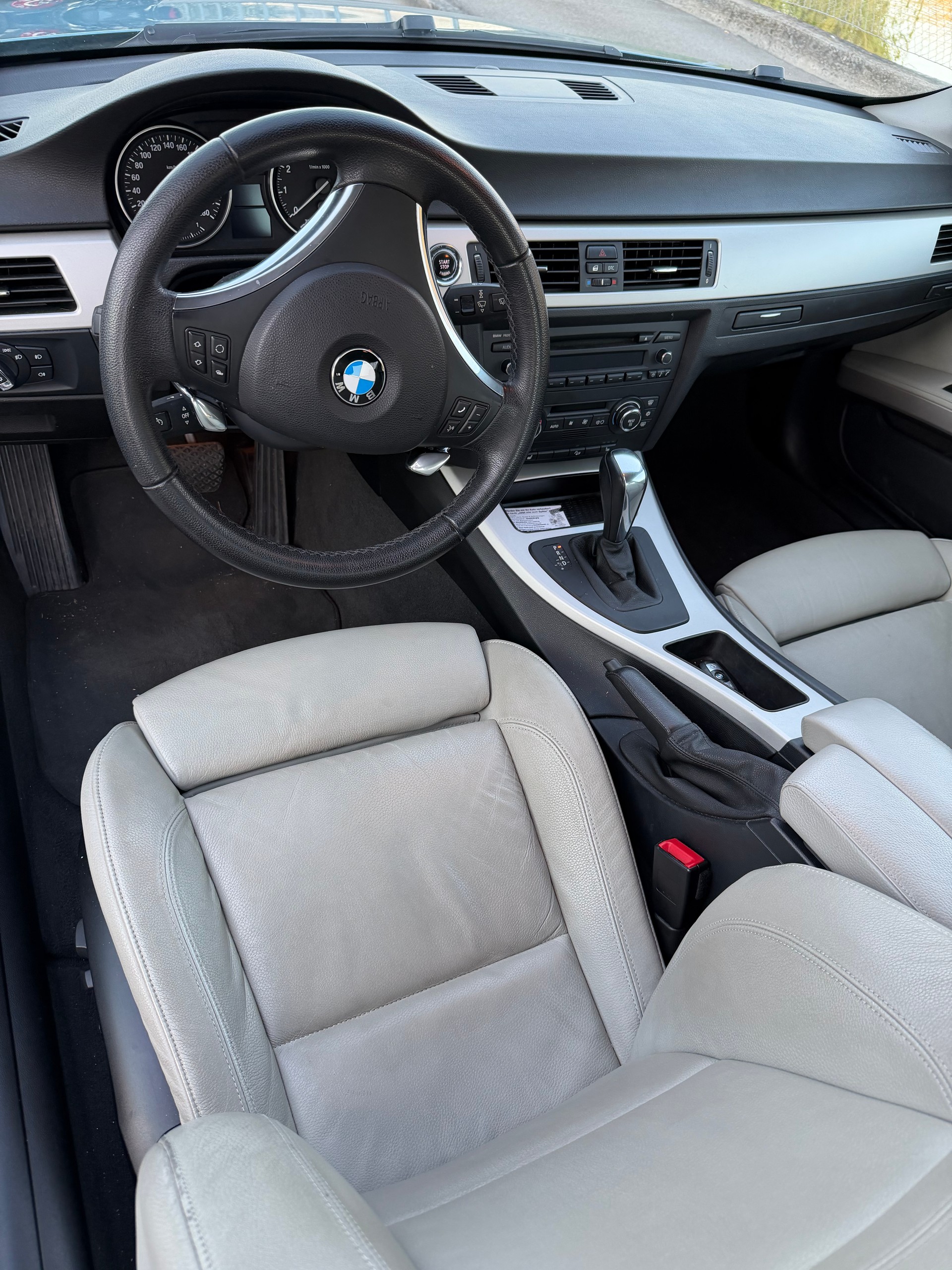 BMW 330i xDrive Coupé-image-4