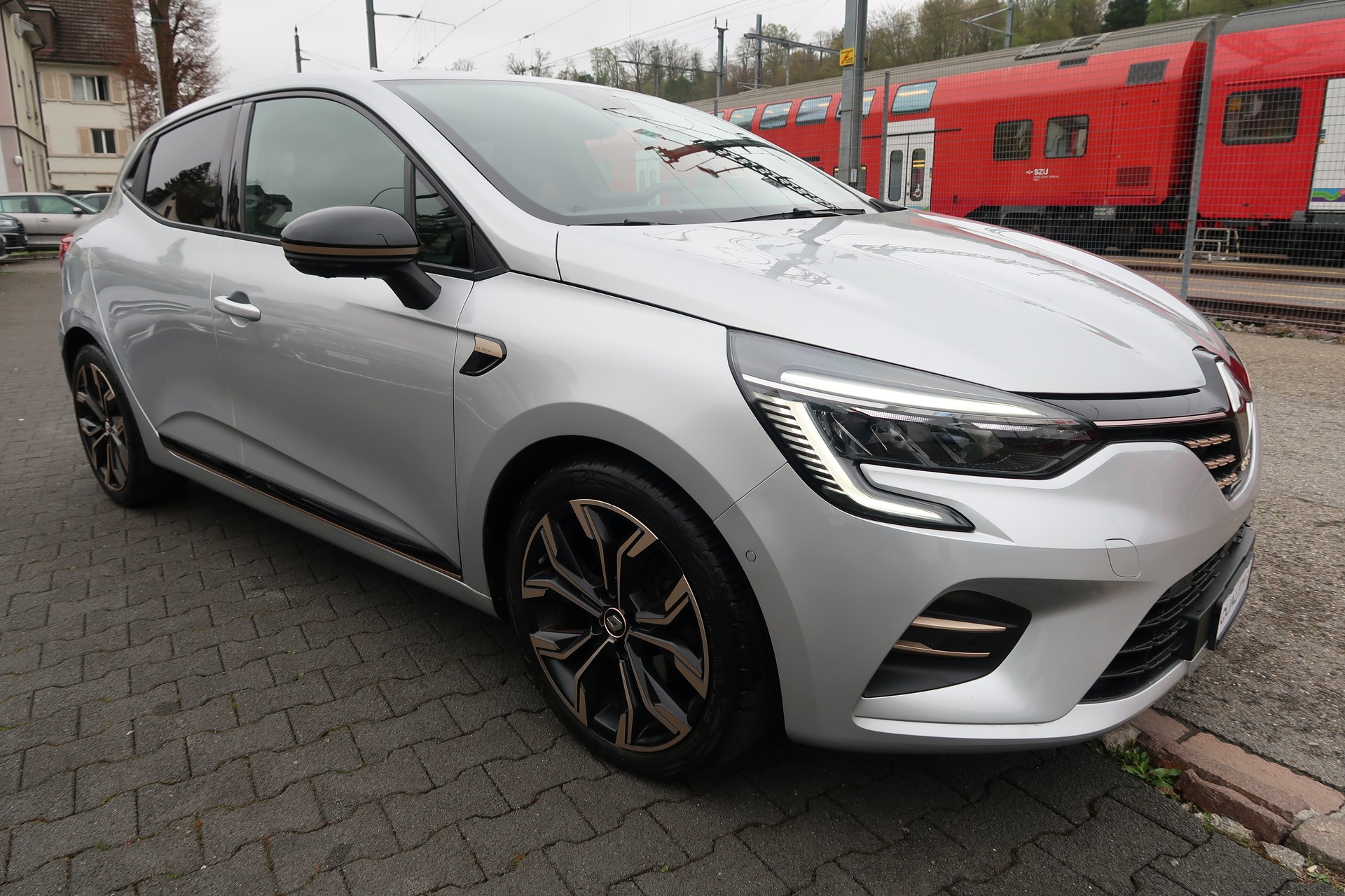 RENAULT Clio 1.6 E-Tech Lutecia-image-3