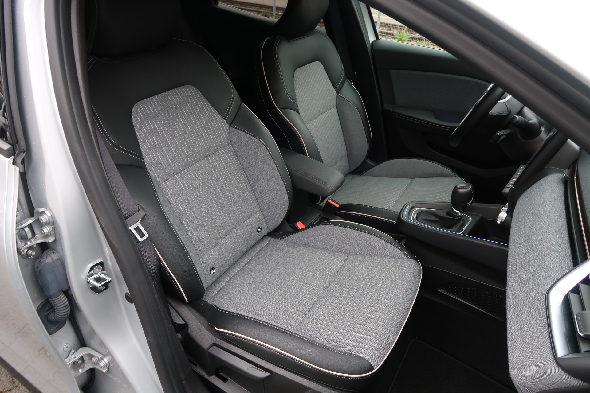 RENAULT Clio 1.6 E-Tech Lutecia-image-13