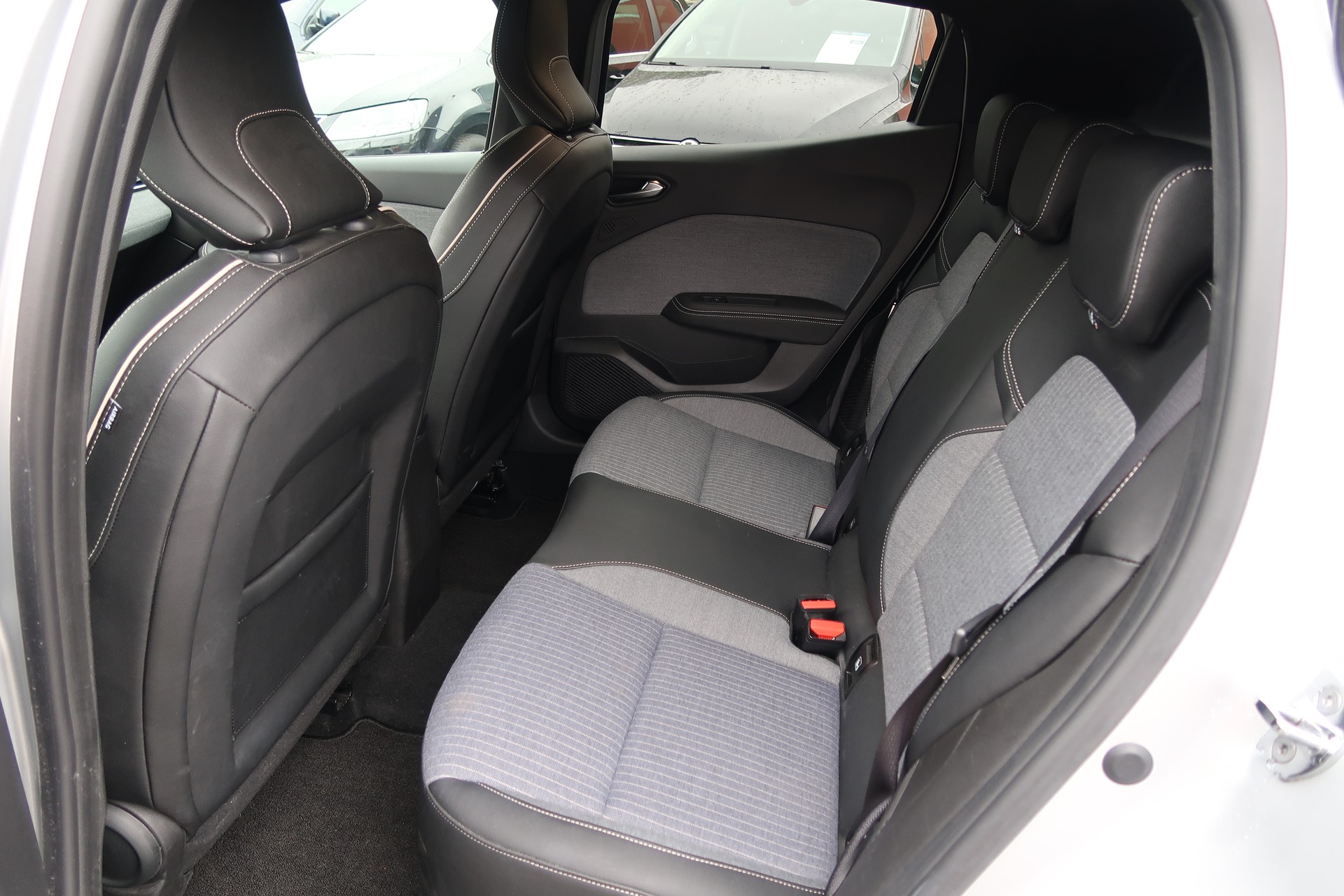RENAULT Clio 1.6 E-Tech Lutecia-image-11