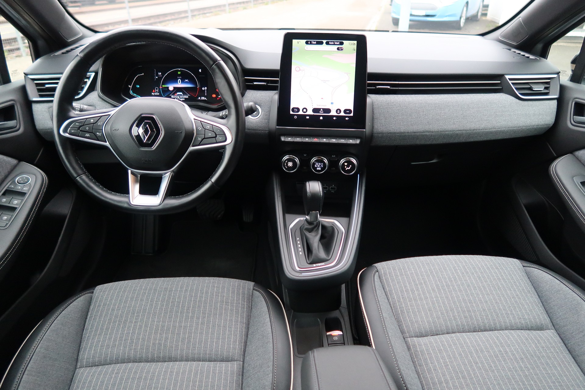 RENAULT Clio 1.6 E-Tech Lutecia-image-10