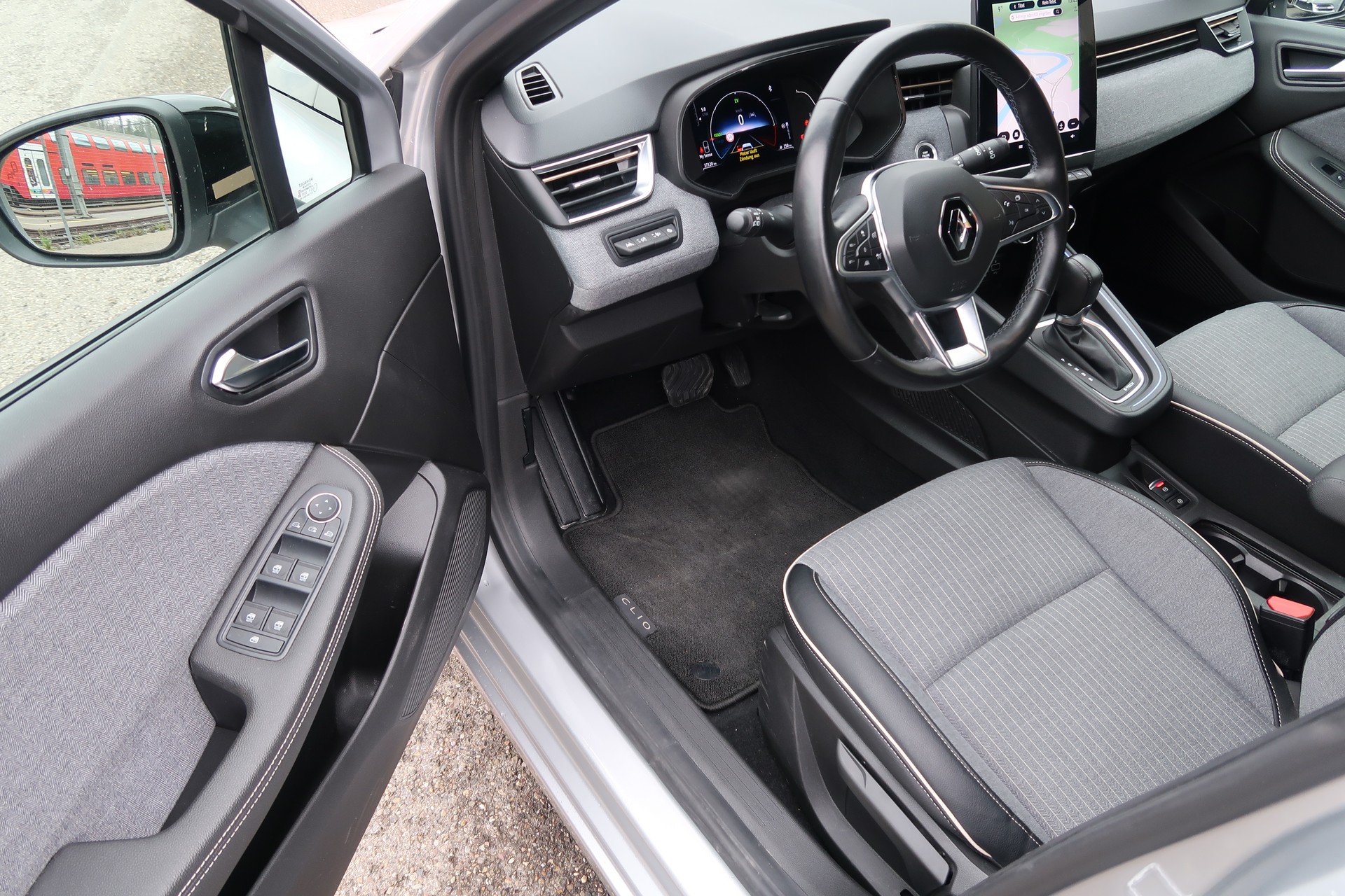 RENAULT Clio 1.6 E-Tech Lutecia-image-9
