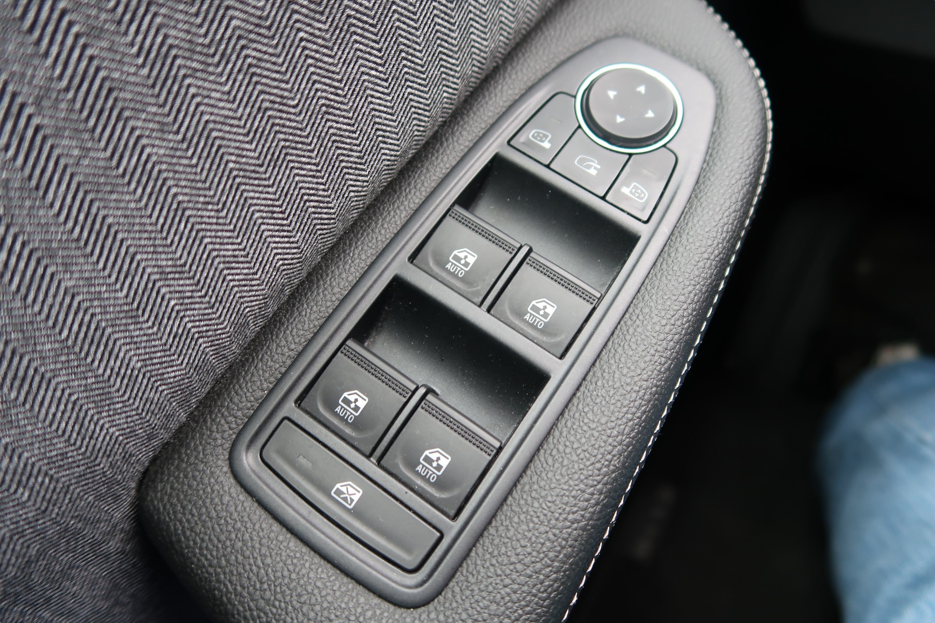RENAULT Clio 1.6 E-Tech Lutecia-image-14