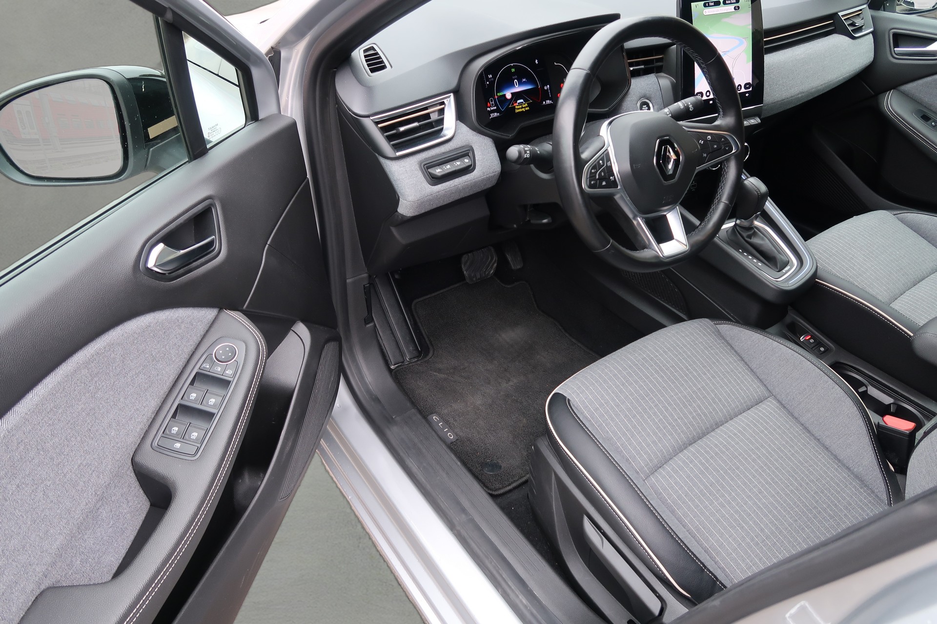 RENAULT Clio 1.6 E-Tech Lutecia-image-9