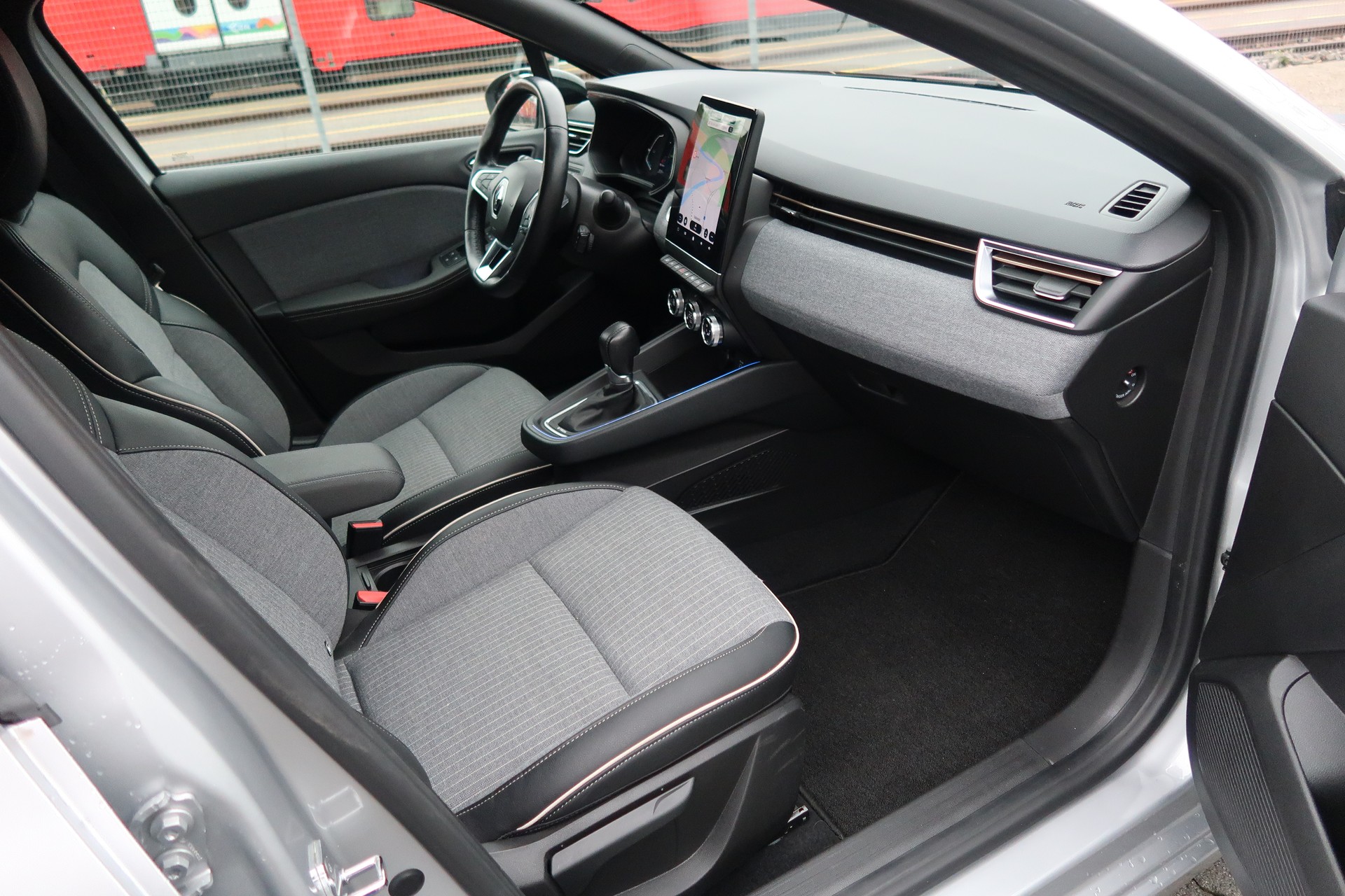 RENAULT Clio 1.6 E-Tech Lutecia-image-12