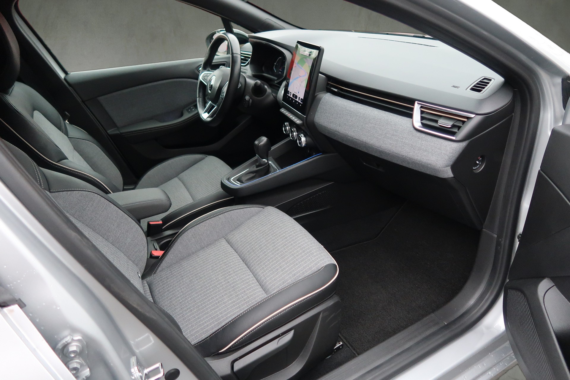 RENAULT Clio 1.6 E-Tech Lutecia-image-12