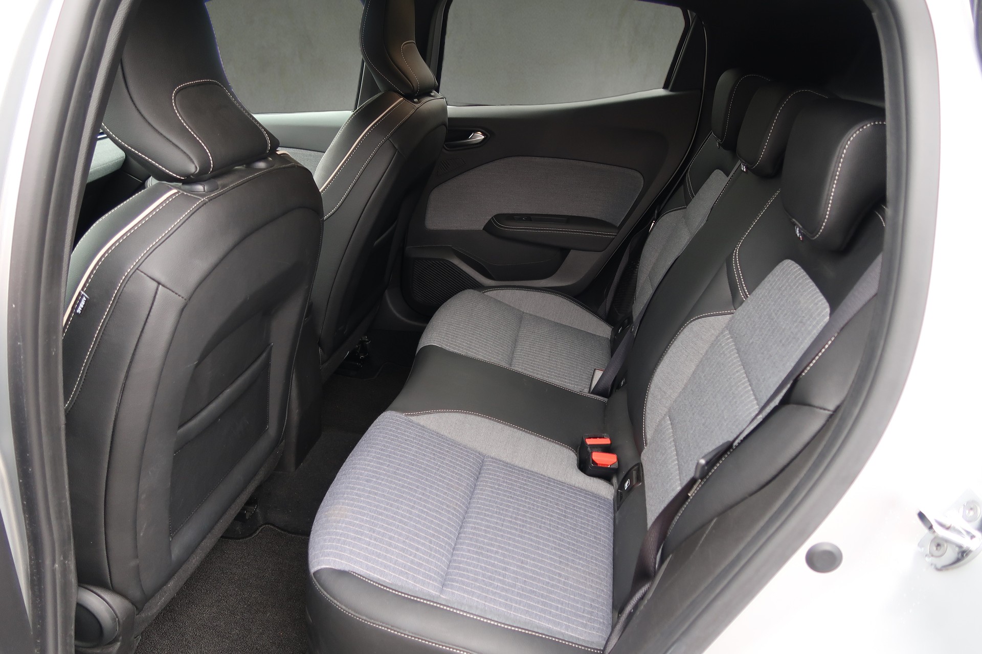 RENAULT Clio 1.6 E-Tech Lutecia-image-11