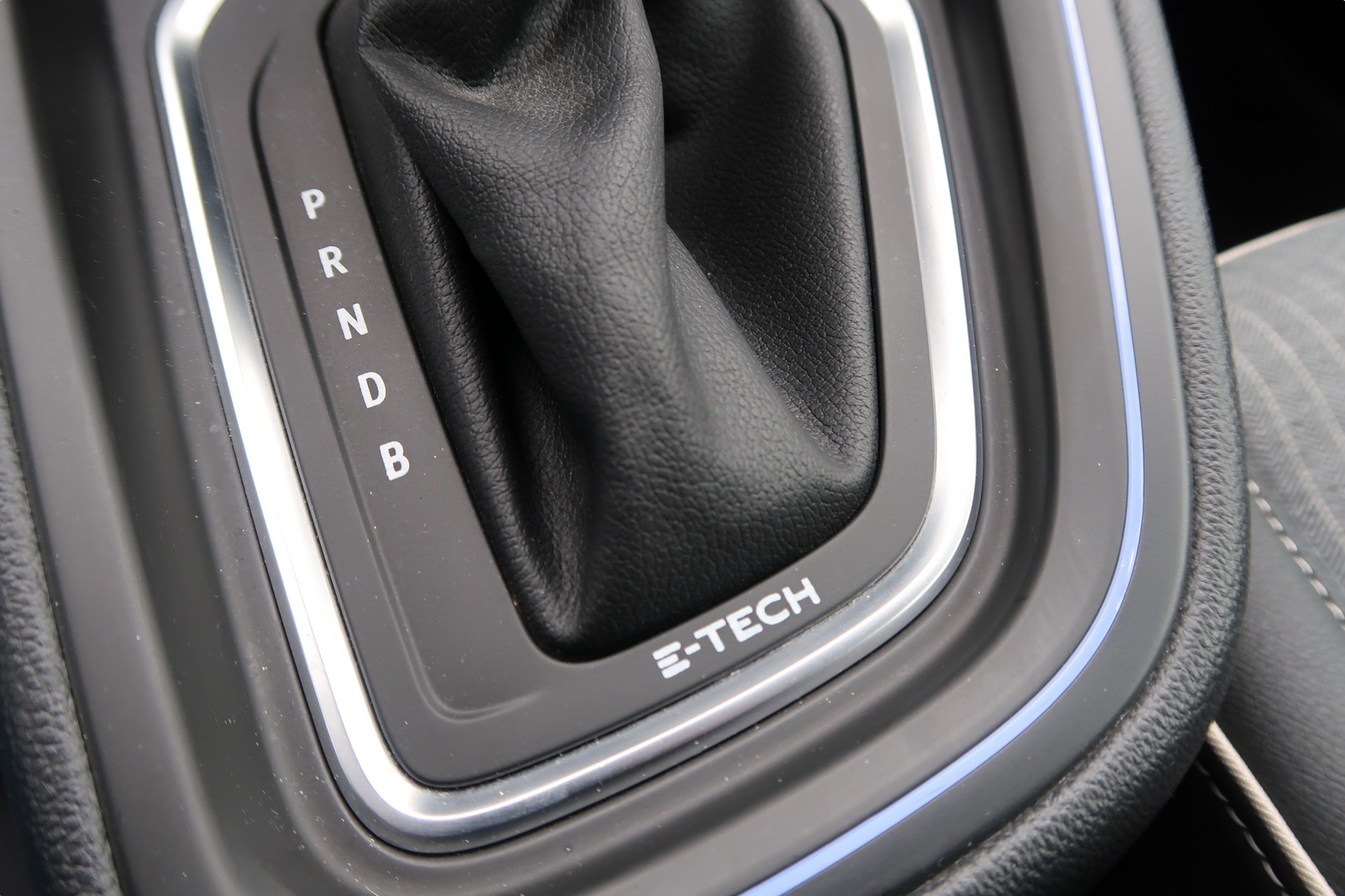 RENAULT Clio 1.6 E-Tech Lutecia-image-21
