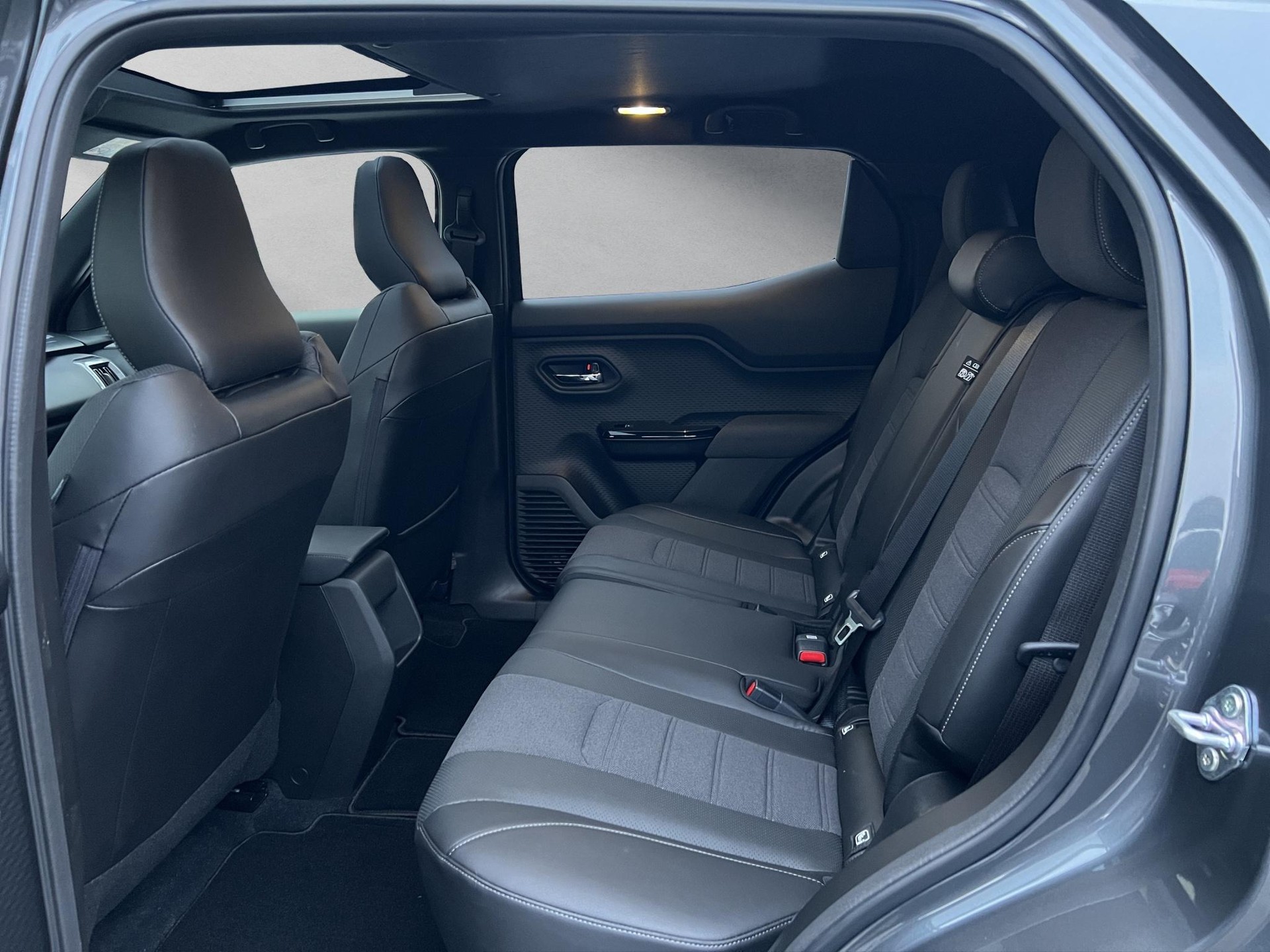 TOYOTA Urban Cruiser Premium-image-7