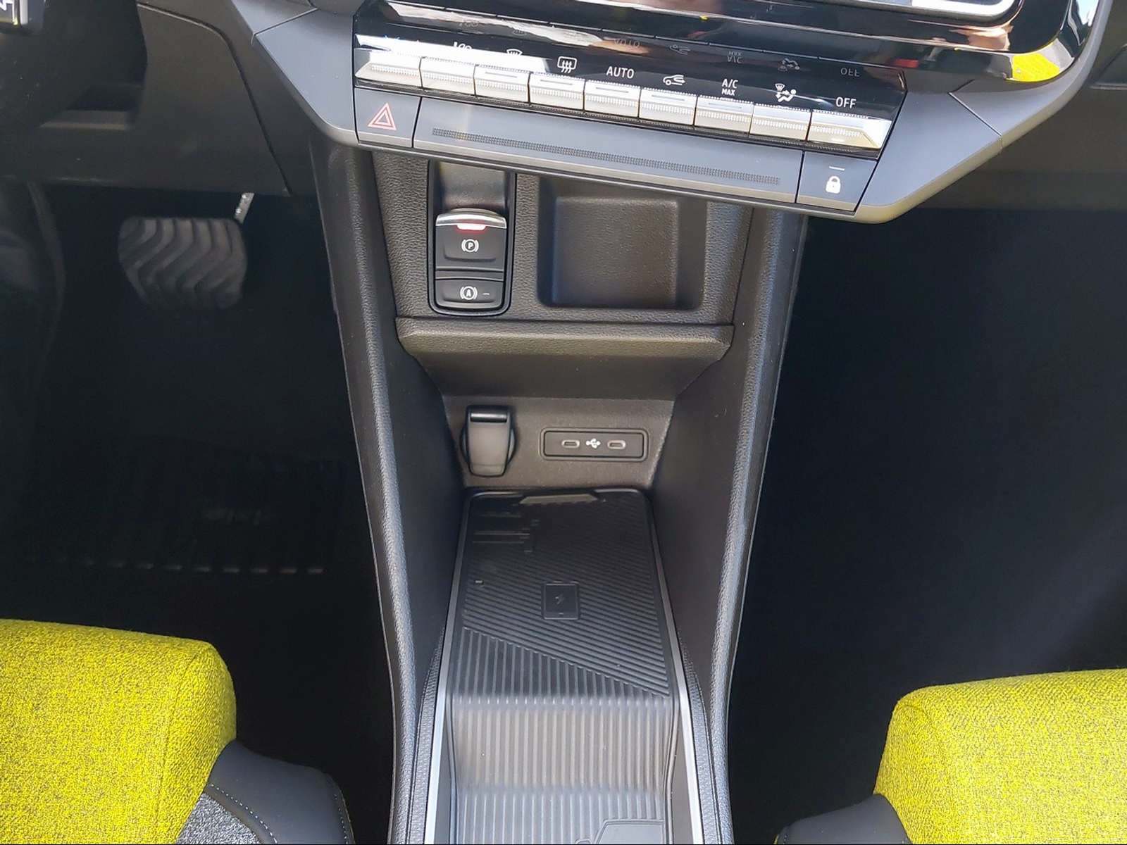RENAULT R5 E-Tech Comfort Range iconic five-image-10