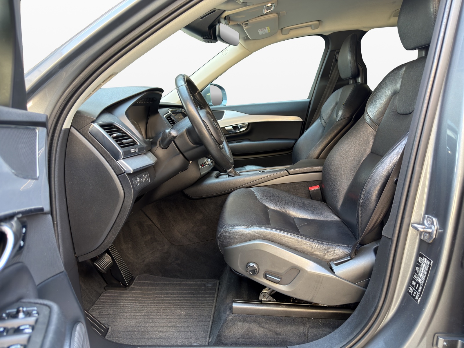 VOLVO XC90 D5 AWD Momentum Geartronic 7 Plätze-image-8