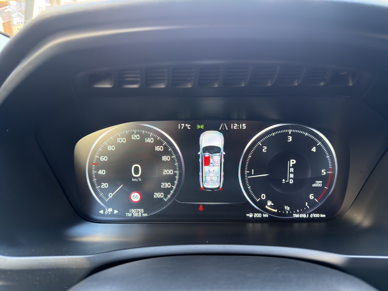 VOLVO XC90 D5 AWD Momentum Geartronic 7 Plätze-image-22