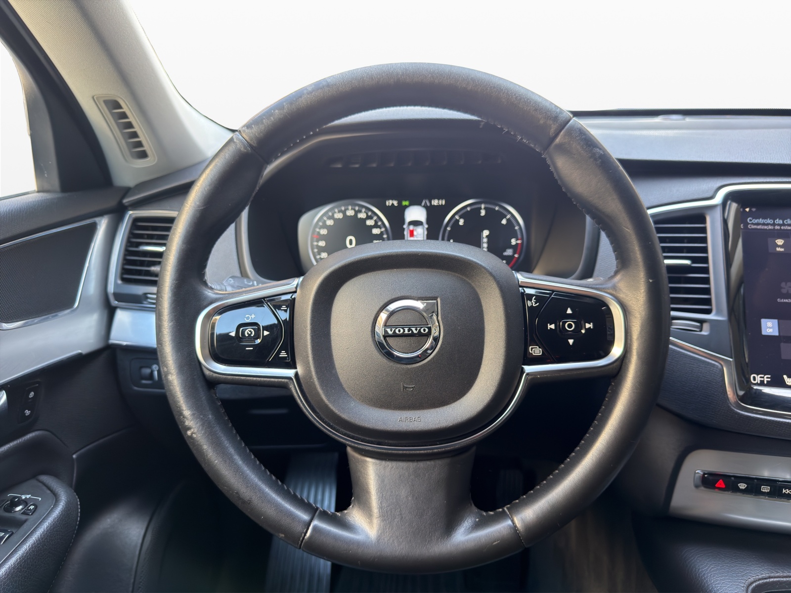 VOLVO XC90 D5 AWD Momentum Geartronic 7 Plätze-image-10
