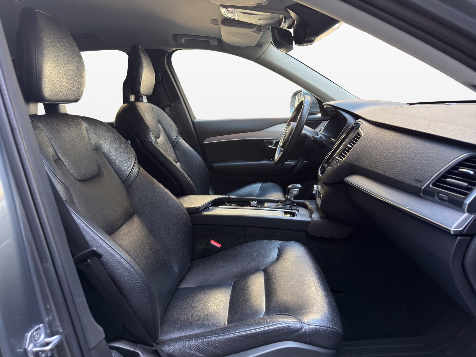 VOLVO XC90 D5 AWD Momentum Geartronic 7 Plätze-image-14