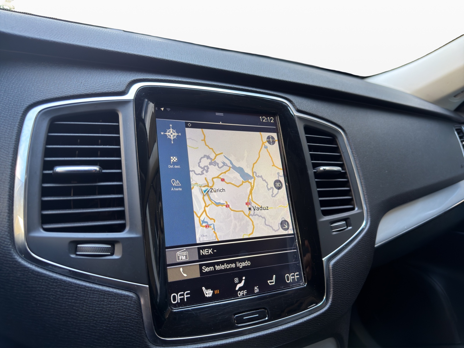 VOLVO XC90 D5 AWD Momentum Geartronic 7 Plätze-image-12