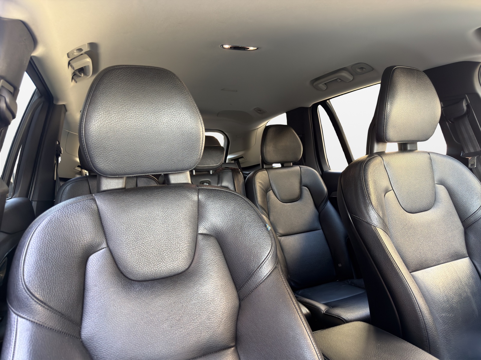 VOLVO XC90 D5 AWD Momentum Geartronic 7 Plätze-image-15