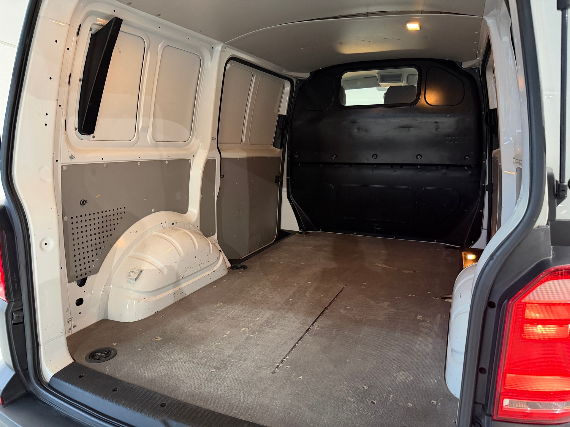 VW T6 2.0 TDI Euro 6 (CH) AHK 2.2T / 2 Schiebetüren / erh. Gesamtgewicht 3000KG-image-13