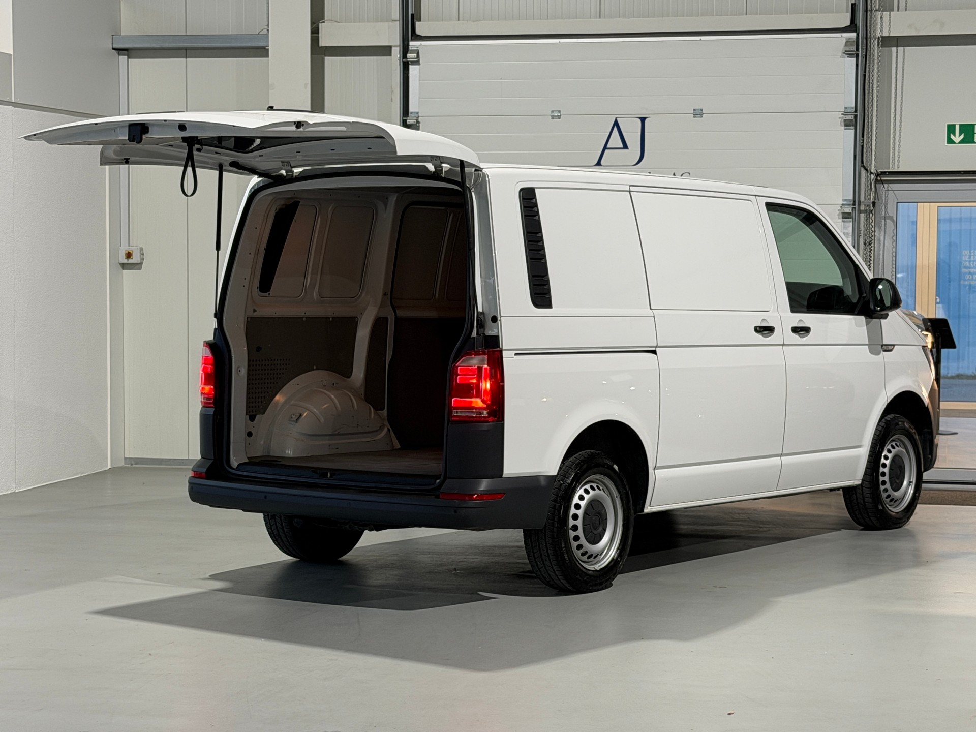 VW T6 2.0 TDI Euro 6 (CH) AHK 2.2T / 2 Schiebetüren / erh. Gesamtgewicht 3000KG-image-14