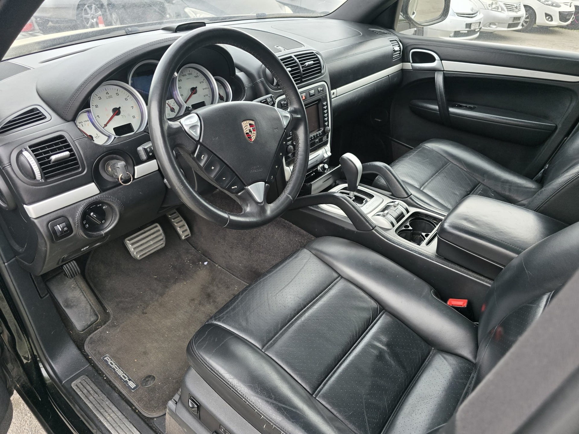 PORSCHE Cayenne S-image-11