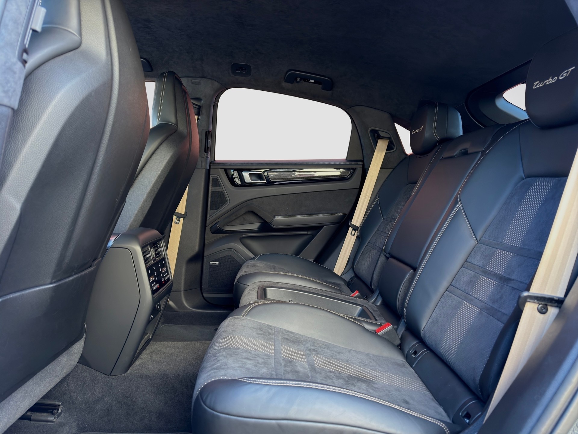 PORSCHE Cayenne Turbo GT - Porsche Approved Garantie bis 02.2027-image-14